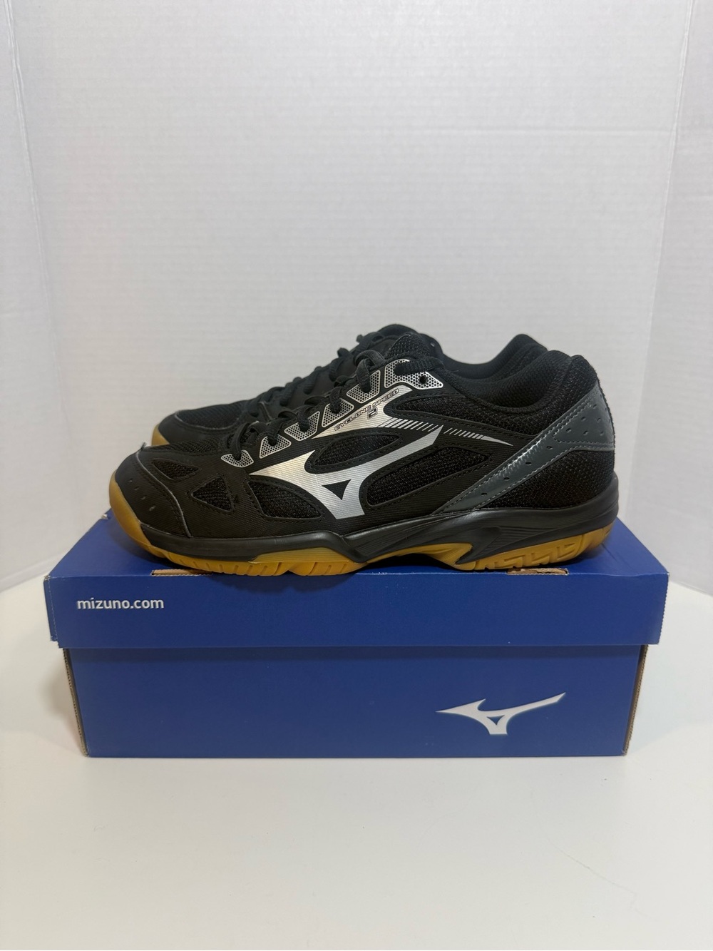Mizuno Cyclone Speed 2 Indoor Court Shoes Black Gum Women’s US 8.5 EU 39